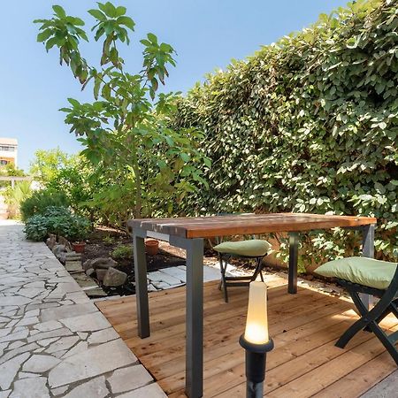 Charming Seafront Apartment With Garden And Patio Фертилия Екстериор снимка