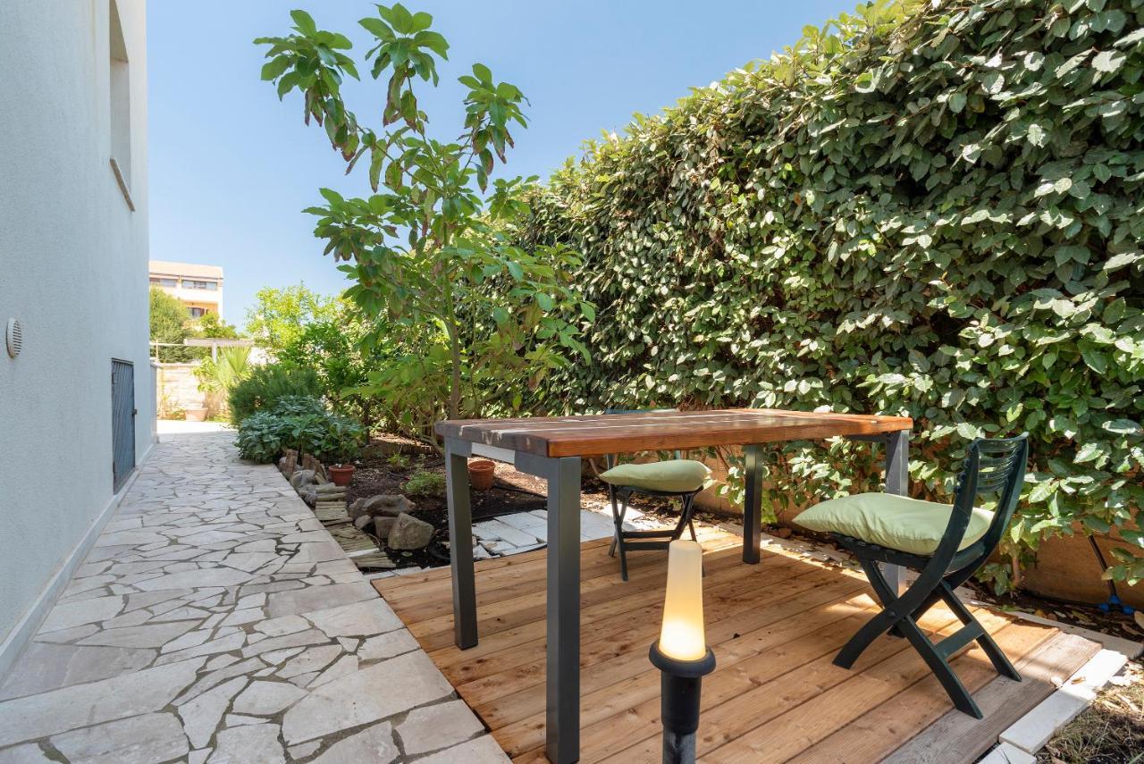 Charming Seafront Apartment With Garden And Patio Фертилия Екстериор снимка