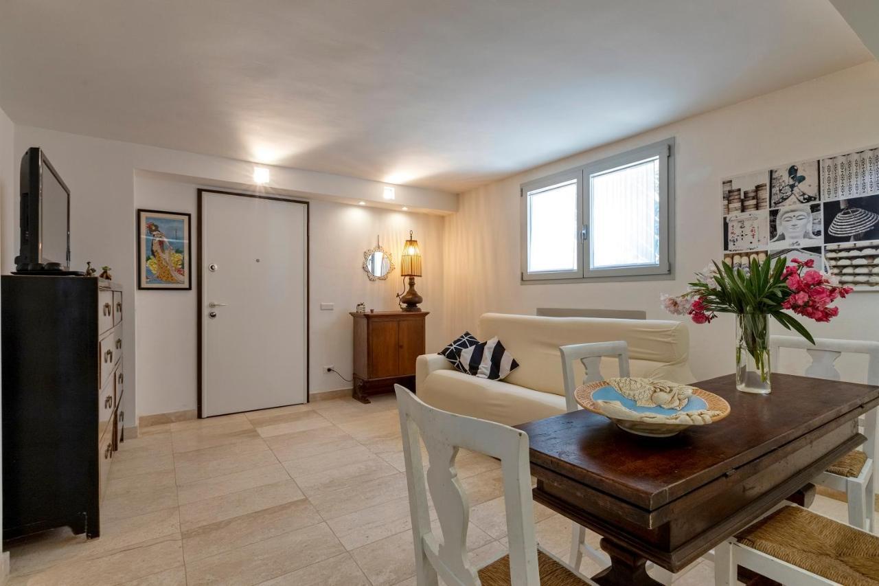 Charming Seafront Apartment With Garden And Patio Фертилия Екстериор снимка